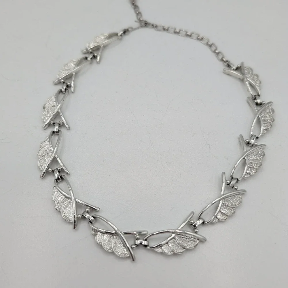Vintage Silver Toned Textured Leaf Link Choker Necklace Spring Jewelry‎